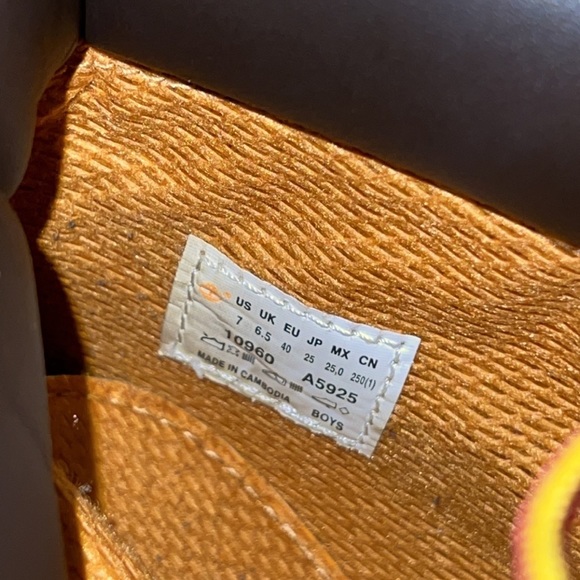 Timberland 6 Inch Waterproof Classic Boot - Picture 8 of 9